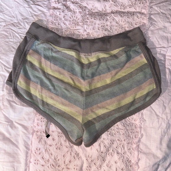 Rainbow shorts - Picture 2 of 3